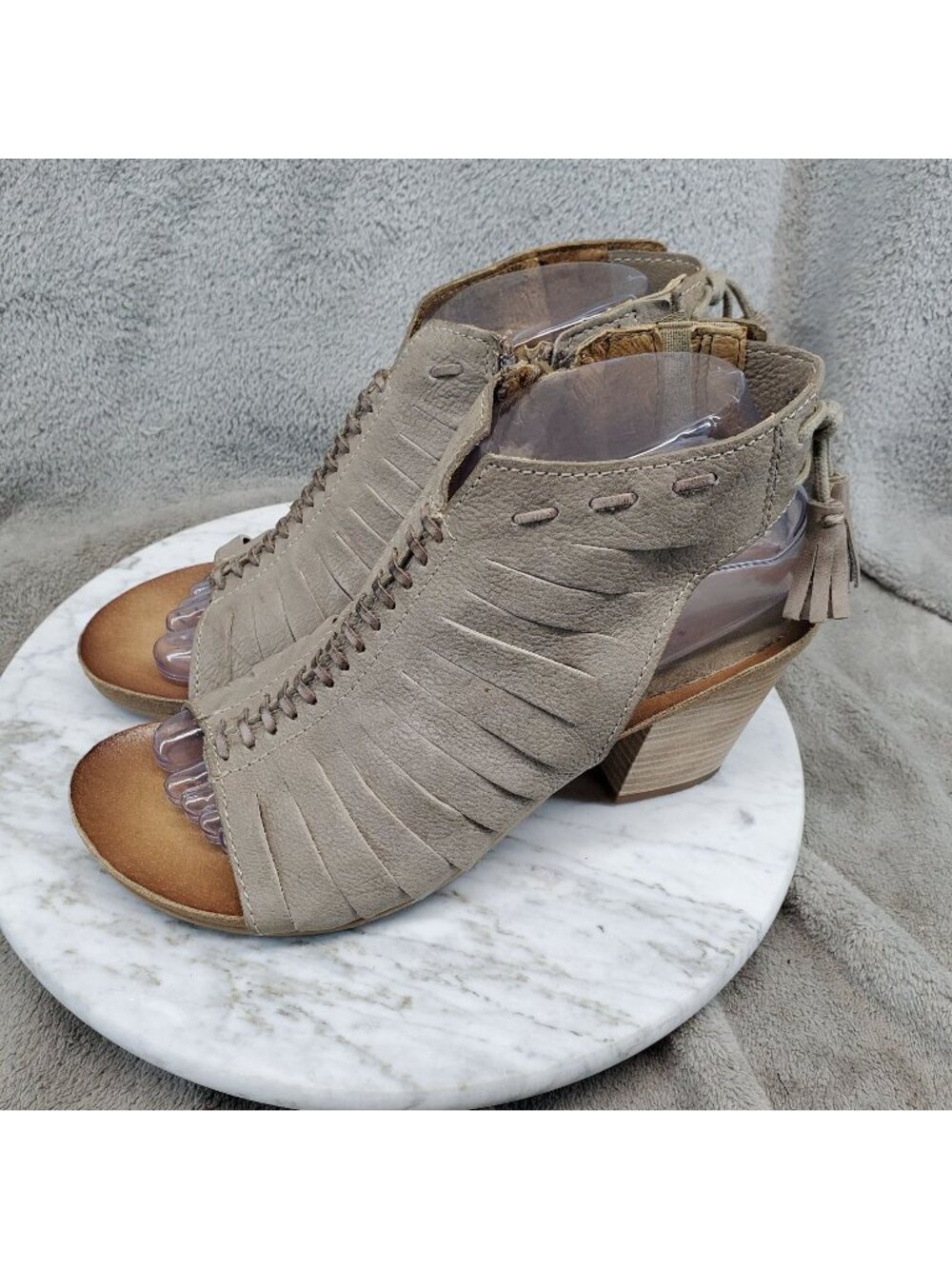 Miz Mooz Shoes Womens Size 7.5 Maddie Taupe Brown Leather Heeled Booties *Read*
